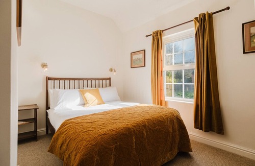 Axford Cabina | Private Room Above The Silks Pub (Room 1)