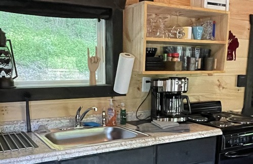 Primrose Cabina | Private Getaway Cabin in RRG-Cliffview Resort
