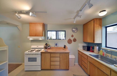 Mount Shasta Casa | Escapada privada en Hermoso arbolado de 2 hectáreas con casa moderna cerca del centro