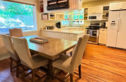 Tamarack Casa | 5Mins To Lake Cascade & Tamarack, Secluded Home with Hot Tub, Dog Friendly