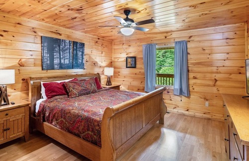 Cosby Cabina | Private Golden Fox Cabin with Grill and Firepit by Redawning