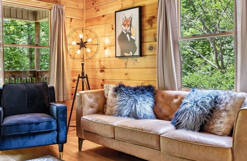 Cosby Cabina | Private Golden Fox Cabin with Grill and Firepit by Redawning