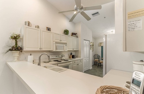 Sarasota Condominio | Condominio cerrado 2/2 con golf, tenis, piscinas, casa club con actividades y restaurante.