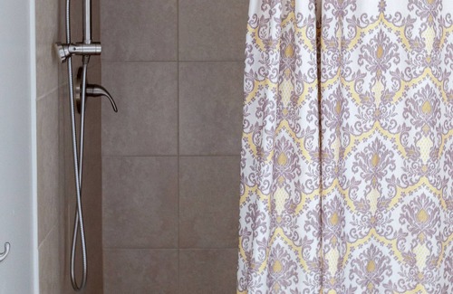 Athens Cama Y Desayuno | Private Guest Area in Plant Based Bed and Breakfast