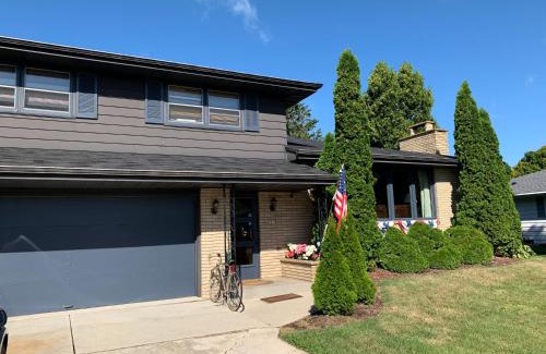 Sheboygan Casa | Private Guest Bedroom - 2E East Room - Close to Lake Michigan