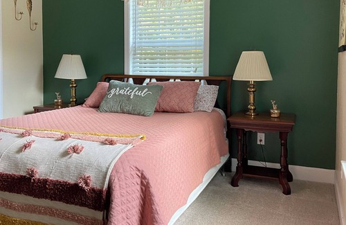 Havana Casa | Private guest house that’s minutes to downtown Tallahassee. Clean and quiet.