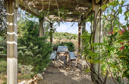 Paso Robles Casa | Private guest house on 40 acres with pool, spa, & game room