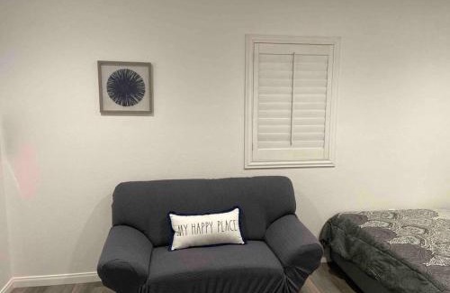 West Rancho Dominguez Apartamento | Private guest house with full kitchen and bathroom