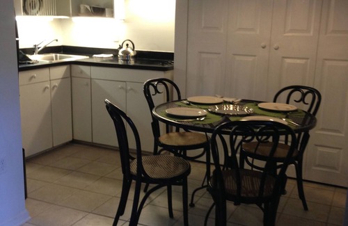 Summerville Historic District Apartamento | Cuartos privados para invitados: ¡disfruta de un invierno cálido! ¡Excelente precio para estadías prolongadas!