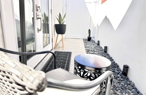 Burbank Casa | Habitación Privada Para Un Huésped Con Su Propio Baño y Patio