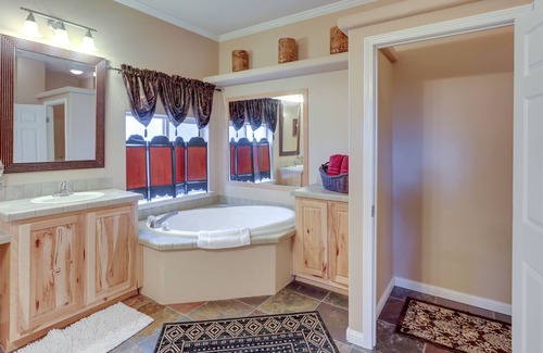 Sloat Cabina | Private Guest Ranch w/ World-Class Fishing!