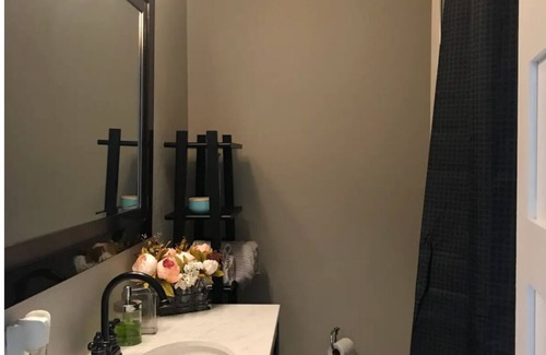 East MLK Casa | Private Guest Suite - Close to ACL, Airport, Downtown!