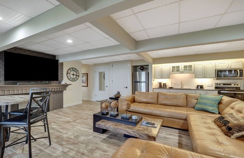Charlevoix Apartamento | Private Guest Suite | Lake Michigan | Beachfront | Remodeled | Pet Friendly