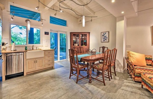 Englewood Cabaña | Private Gulf Beach-4 BRs- Luxury Cottage, Pet Friendly-Kayaks & SUPs-Grill