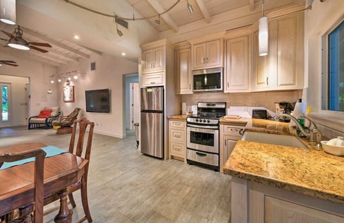 Englewood Cabaña | Private Gulf Beach-4 BRs- Luxury Cottage, Pet Friendly-Kayaks & SUPs-Grill