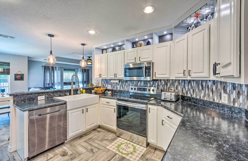 Gulf Breeze Casa | Private Gulf Breeze Gem w/ Easy Shore Access!
