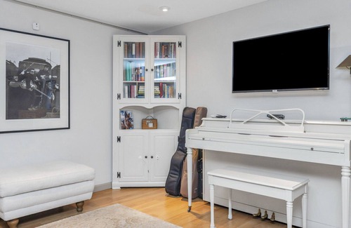 Wainscott Woods Casa | Private Hamptons vacation home, set on an acre of land, entertainer’s...
