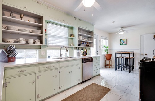 South Arlington Casa | Casa céntrica de 2200 pies cuadrados en un lote grande con privacidad y grandes árboles de pacana