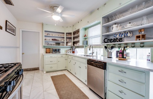 South Arlington Casa | Casa céntrica de 2200 pies cuadrados en un lote grande con privacidad y grandes árboles de pacana