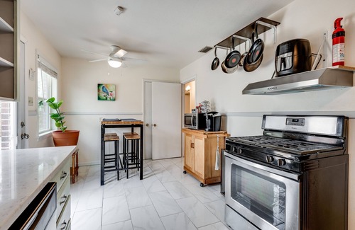 South Arlington Casa | Casa céntrica de 2200 pies cuadrados en un lote grande con privacidad y grandes árboles de pacana