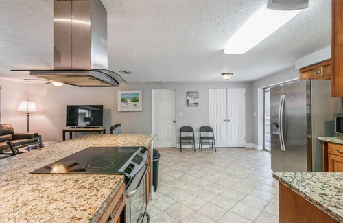 Sarasota Springs Casa | Private heated pool home mins to beaches and down town Sarasota Pet friendly