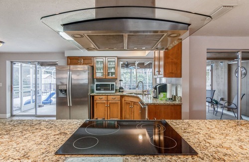 Sarasota Springs Casa | Private heated pool home mins to beaches and down town Sarasota Pet friendly