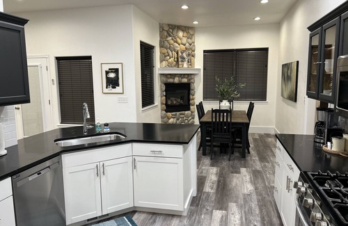 Boise Casa | Private Heated Pool & Hot Tub - Centrally Located Upscale 4-Bedroom Home
