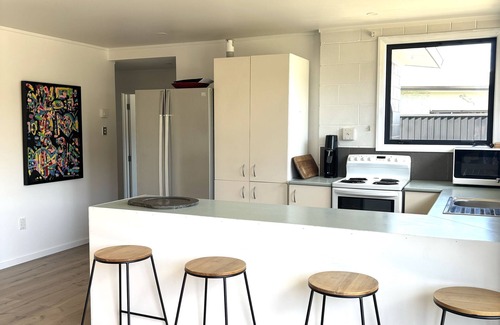Clyde Casa | Trendy Black Bach y piscina al aire libre