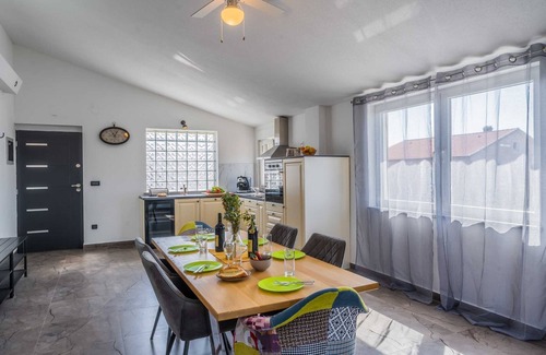 Galizana Chalet De Esquí | Private Heated Pool, Sport Fields - Villa Sunshine