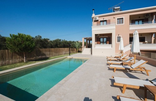 Galatas Villa | Piscina privada ★ Playa a poca distancia ★ Barbacoa y Wifi