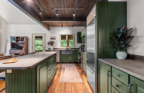 Ellicottville Chalet De Esquí | ★ Private Hideaway w/Hot Tub & Fireplace- Stylish & Serene - Hike from Cabin! ★