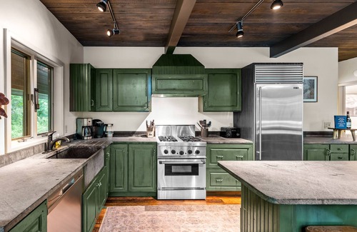 Ellicottville Chalet De Esquí | ★ Private Hideaway w/Hot Tub & Fireplace- Stylish & Serene - Hike from Cabin! ★