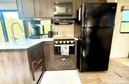 Oatmeal Casa | Private Hill Country Glamping RV