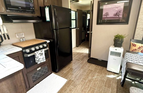 Oatmeal Casa | Private Hill Country Glamping RV