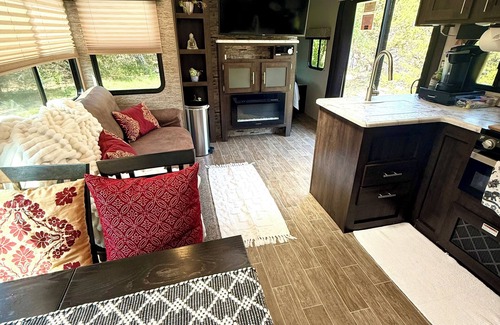Oatmeal Casa | Private Hill Country Glamping RV