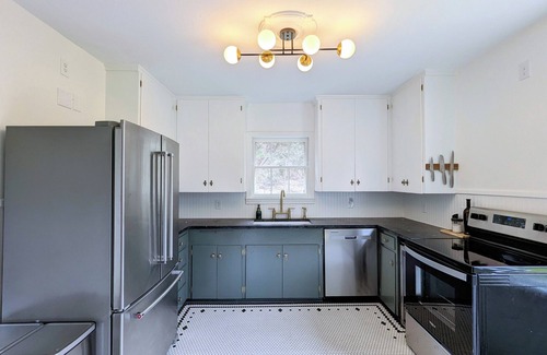 Driftwood Casa | Private Hill Country 1940s Bungalow