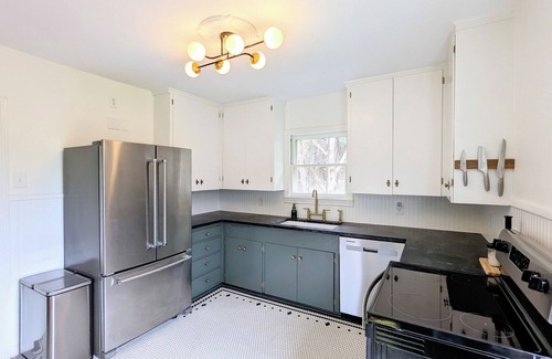 Driftwood Casa | Private Hill Country 1940s Bungalow