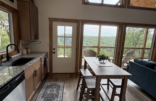 Harrison Cabina | New Scenic Cabin Getaway - Spotless, Peaceful & Perfectly Located for Adventure