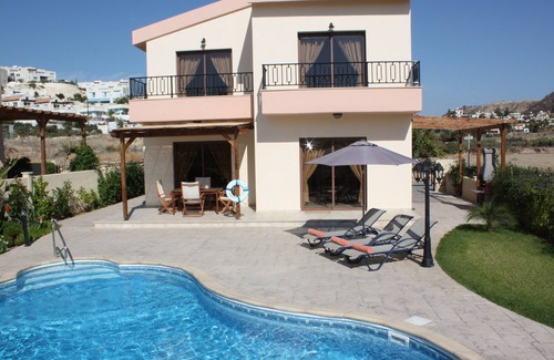Pissouri Villa | Villa privada de vacaciones cerca de la playa y todas las demás comodidades.