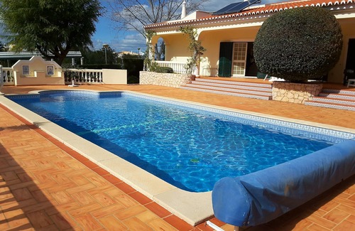 Portimao Casa | Villa privada de vacaciones m. Piscina de 10x5 m (calentable), 2 dormitorios (baño en suite)