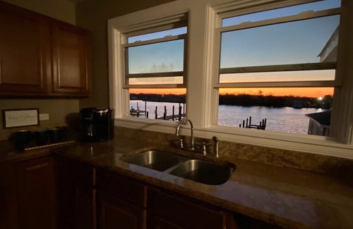 Barataria Casa | Private Home, Charter Fishing and Ecotourism. Only 25 miles to French Quarter.
