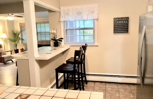 Phoenixville Casa | Private home in a peaceful setting close to town.