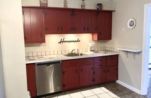 Phoenixville Casa | Private home in a peaceful setting close to town.