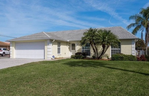 Flor-a-mar Casa | Private Home in desirable Gulf Harbors neighborhood