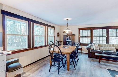 Ira Casa | Private home near Killington and Okemo with woodland views