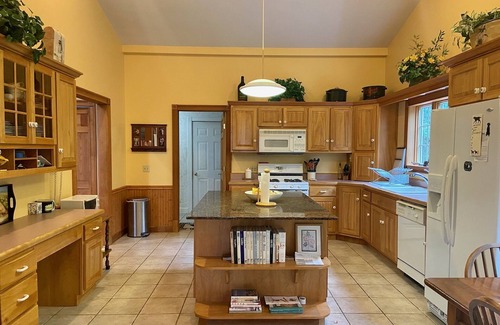 Shaftsbury Casa | Private home on 37 acres with stunning mountain views