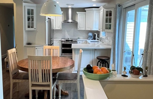 Laurel Casa | Private home on a private road. Swimming pool, hot tub and complete gym.