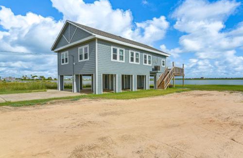 Hitchcock Casa | Private Home on Lagoon with Views in Hitchcock!