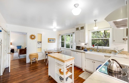 Cloverdale Casa | Private home w/creek access, stove, large yard, gas grill, firepit - dogs ok