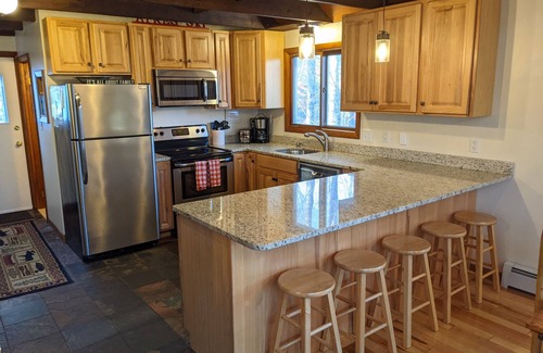 Ludlow Casa | HOT TUB + FIRE PIT -Walk to Okemo Base Lodge & Lifts. Reserva esta en casa de montaña